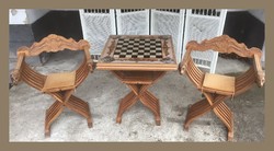 Különleges 3 funkciós sakk asztal ,összecsukható oroszlán fejes székekkel..