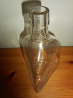 "Meggy lelke" likőr üvege az esztergomi Schrank Béla és Ödön italgyárából