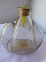 dr. Noseda gyümölcs-likőrös üvege a 30-as évekből.