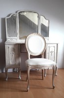 Provence stílusú fésülködő asztal antik tükörrel és Lajos székkel