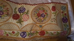 Szecessziós - Matyó - selyem hímzéssel készült falvédő
