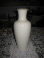 Zsolnay  szép fehér váza  , jelzés nélküli  35 cm , 