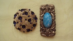 Két darab antik,aranyfényű kitűző (bross) -egyik kék (türkiz?) kővel.