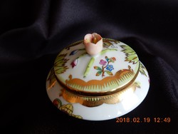 Herendi Viktória mintás porcelán bonbonier rózsabimbó fogóval