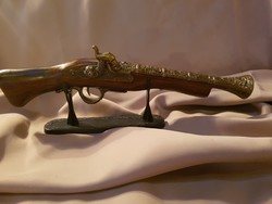 Középkori pisztoly replika 3. tartóval 45 cm