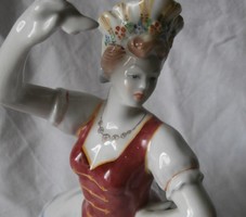 Hollóházi porcelán,ritka festéssel"Csárdás királynő"