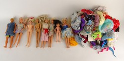 0H539 Retro Barbie baba csomag ruhákkal 8 darab
