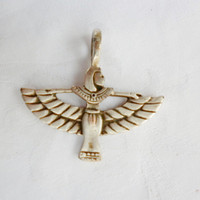 Egyiptomi istennő medál 