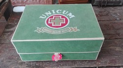 Régi Unicum dobozában 