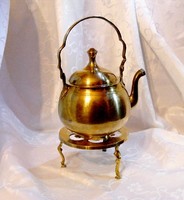 Gyönyörű antik fényes sárgaréz, ma is használható kb. 8 dl-es teáskanna 3 lábú csodaszép állványon
