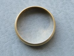 AT 016 - 9 karátos arany gyűrű vésett mintával