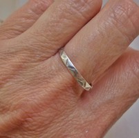 Szép kis antik ezüst vésett karikagyűrű