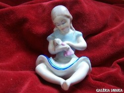 Babázó kislány  aranyos Drasche porcelánfigura