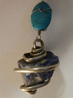 Medál türkizzel és lápisz lazulival, kézműves darab