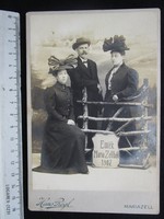 FOTÓ FOTÓGRÁFIA FÉNYKÉP MŰTERMI JELZETT KEMÉNYHÁTÚ ELŐKELŐ CSALÁD CSOPORTKÉP KALAP MÁRIA-ZELL 1907
