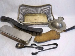 Antik konyhai és háztartási eszköz egyveleg, benne ezüst és alpakka tárgyak 