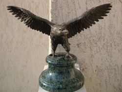 Turul madár szobra (1920 - 30 között)