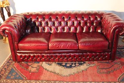 Gyönyörű, eredeti  Chesterfield antik burgundi színű ,valódi bőr kanapé!