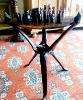 Malawi, mahagóni sakk asztal, figurákkal.  