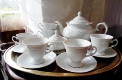 Fehér dombormintás porcelán teás készlet