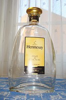Eredeti, ritka formájú Henessy konyakos üveg 