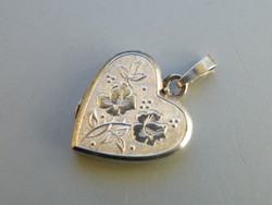 AT 018 - 925 ezüst szív alakú medál virágokkal nyitható 