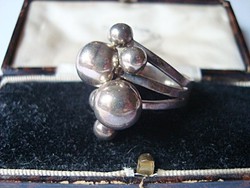 Modern gömbös ezüst gyűrű 11,1 gramm Wiczukának átállítva