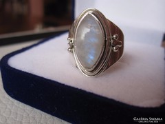 Sejtelmes, adularizáló holdkő ezüst gyűrű