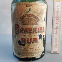 "Gschwindt-féle r. t., Budapest Brazíliai Rum" címkés likőrösüveg