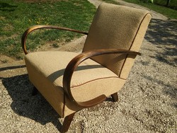 Nagyon jó formájú korához képest jó állapotú retro design fotel