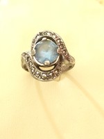 Antik ezüst gyűrű kéktopáz kő díszítéssel 