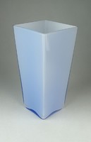 0Q859 Halványkék színű fújt üveg váza 20 cm