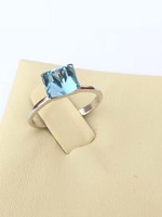Káprázatos ezüst gyűrű kéktopáz kővel