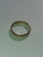 Jelzett arany karikagyűrű (kb. 1,9 gramm)