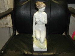 Méretes hollóházi női akt szobor