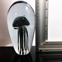 Üveg levélnehezék belsejében meduza , 15cm magas