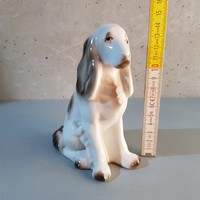 Hollóházi ülő spániel porcelán figura