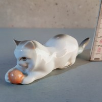 Zsolnay labdázó cica porcelán figura