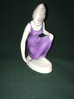 Hollóházi lila ruhás vízmerítő nő figura 