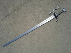 Régi hosszú kard. XVI. század