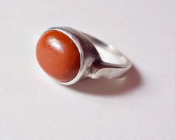 Vörös jáspis köves modern ezüst gyűrű