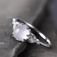  925-s ezüst gyűrű, gyönyörű holdkővel