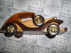 Model auto fából