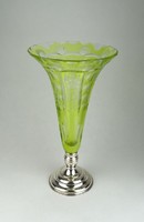 0Q045 Ezüst talpas zöld kristály váza