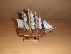 Retro vitorlás hajó makett polcdísz 13*14 cm (fp)
