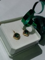 Jelzett smaragd köves arany fülbevaló (kb. 1,6 gramm)
