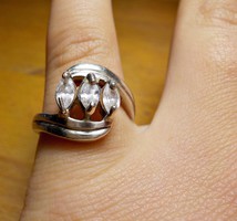 Gyönyörű fehér köves ezüst gyűrű