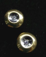 Jelzett .585 brill köves arany fülbevaló (kb. 1,8 gramm)