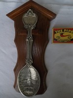 Metal - large - 2005. Year numbered pewter spoon, with hardwood holder, 23 x 12 cm - German