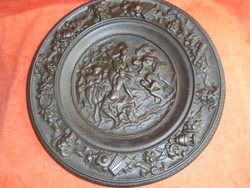 Nagy méretű antik figurás öntött vas tányér